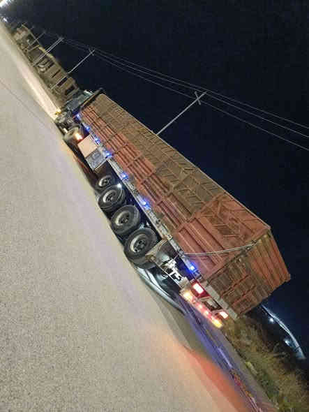 السلام عليكم للبيع من رخصه الادمن فولفو F16 هيه والعربانه مكفوله كفاله عامه من الدعاميه للدعاميه تخمتاير راس وعربانه رقم انبار سنويه لل 28 تحويل مباشر مربوطه بل سنويه عربانه 3محاور ذات جوانب متحركه مكان الانبار القائمم
للستفسار ***********
