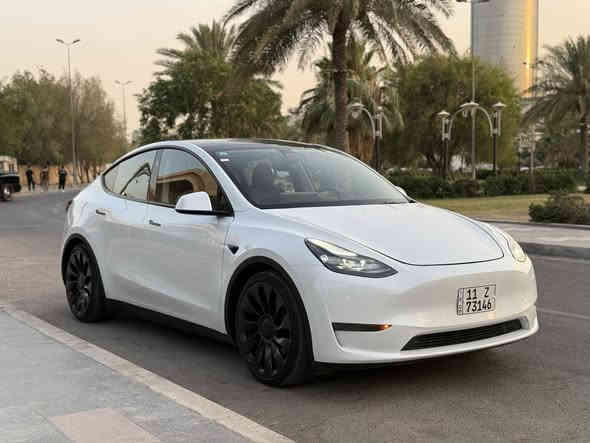 الســـلام عليـــكم 
‏TESLA MODEL Y
‏DUAL MOTOR
‏(((((🚀PERFORMANCE🚀))))
تمشي بالشحنه الواحدة 450 -كيلومتر
‏580hp🐎
سعة البطارية 92 ( KWH )
ماشية السيارة 18mi
‏‏‏‏‏‏‏‏‏‏محركين كهرباء Dual Motor
‏All-Wheel Drive
‏‏‏‏‏‏‏‏‏‏بطارية ليثيوم ايون
حادث موضح بصور جاملغ امامي وبنيد بدون لا لغد ولا شاصي سليمات
وبارد شبر بلجنطة
‏‏‏‏‏‏‏‏‏‏الاضافات:
ويل 21
بريكات بريمبو
‏‏‏‏‏‏‏‏‏‏* دفع رباعي مع خاصيه OFF Road
‏‏‏‏‏‏‏‏‏‏* عدة انظمة قيادة
‏‏‏‏‏‏‏‏‏‏* شاحن لاسلكي سريع عدد 2 Wireless Charger
‏‏‏‏‏‏‏‏‏‏* سقف بانوراما
‏‏‏‏‏‏‏‏‏‏* شاشة لمس قياس 15 انش تدعم YouTube / Tiktok / Netflix والعديد من التطبيقات
‏‏‏‏‏‏‏‏‏‏* نظام الدخول من غير مفتاح Keyless entry
‏‏‏‏‏‏‏‏‏‏* تشغيل بدون مفتاح Keyless go
‏‏‏‏‏‏‏‏‏
‏‏‏‏‏‏‏‏‏‏* خرائط Navigation
‏‏‏‏‏‏‏‏‏‏* تحكم ذكي بكامل السيارة من خلال الشاشة
‏‏‏‏‏‏‏‏‏‏*  مقاعد كهرباء + تدفئه جميع المقاعد
‏‏‏‏‏‏‏‏‏‏* 9 كاميرات عالية الوضوح HD
‏‏‏‏‏‏‏‏‏‏* كاميرا داخلية Cabin Camera
‏‏‏‏‏‏‏‏‏‏* خاصية Dashcam لتسجيل لقطات فيديو  ‏‏‏‏‏‏‏‏‏‏
‏‏‏‏‏‏‏‏‏‏* • النظام “التكيفي” (Adaptive) / كشافات ضباب / LED
‏‏‏‏‏‏‏‏‏‏* مانع تصادم
‏‏‏‏‏‏‏‏‏‏* تحديد مسار
‏‏‏‏‏‏‏‏‏‏* مثبت سرعة التكيفيي - Adaptive Cruise Control
‏‏‏‏‏‏‏‏‏‏* حساس النقاط العمياء - Blind Spot Sensor
‏‏‏‏‏‏‏‏‏‏* تحذير من انخفاض ضغط الإطارات الخاص بالإطارات Tire Specific Low Tire Pressure Warning
‏‏‏‏‏‏‏‏‏‏* تنبيه مراقبة السائق Driver Monitoring-Alert
‏‏‏‏‏‏‏‏‏‏* مساعد السرعة Speed Assist
‏‏‏‏‏‏‏‏‏‏* تخفيف الاصطدام الأمامي والتحذير من الاصطدام الخلفي Forward Collision Mitigation and Rear Collision Warning
‏‏‏‏‏‏‏‏‏‏* تخفيف الاصطدام الأمامي Collision Mitigation-Front
‏‏‏‏‏‏‏‏‏‏* Hard Disk Drive Media Storage
Wireless / Bluetooth / HD Radio / WiFi Hotspot
مكان السياره بغداد / حي العدل
السعر 23.500
وبيها مجال
***********
