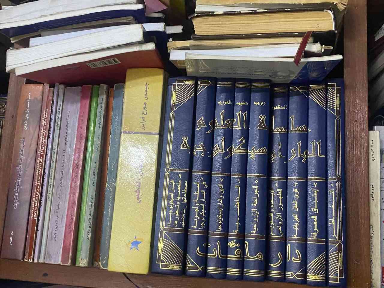 يوجد كتب اكثر من 5000 كتاب ال ‏اللغة  العربية او علوم قران. وا تاريخ و سياسه و فلسفه اداب و مذكرات شخصيه و قوامسي عربي نكليزي و عربي فارسي و وسير اهل البيت و وعلوم اخره 
يوجد توصيل ال جميع محافظات العراق 
التواصل وتساب ***********
