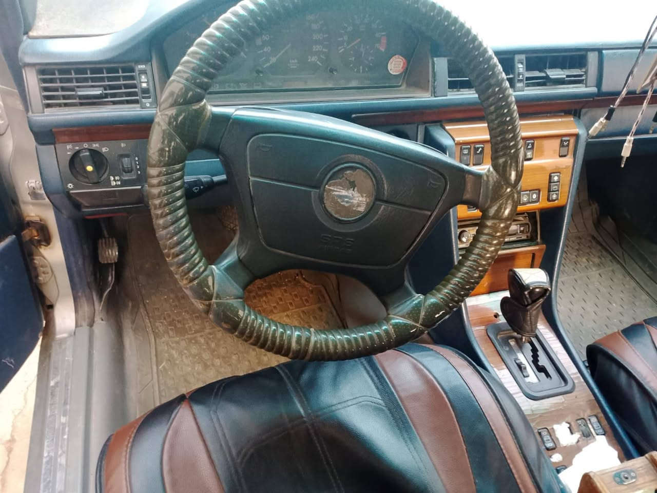 سلام عليكم ورحمه الله وبركاته سياره مرسيدس دب للبيع رقم بغداد سنويه 28 محرك fit في في تي محرك كير مكفولات تخم تاير سياره حلوه كاعده مكان ديالى بلدروز رقم للتواصل ***********
