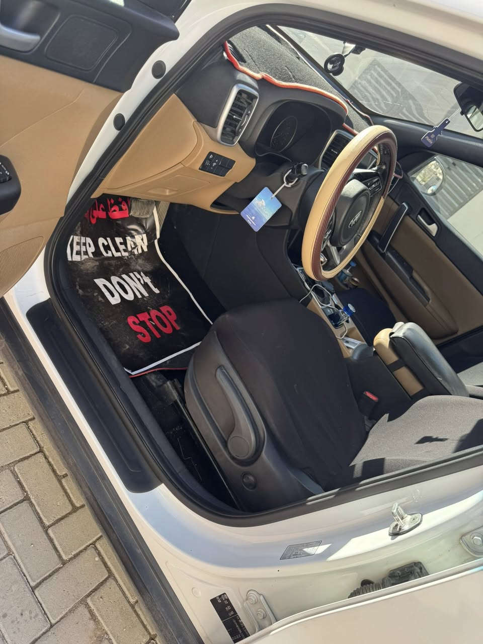 السلام عليكم كيا سبورتج ٢٠٢١
وراد خليجي بيها قطعه تبديل جاملغ الايمن واضح بلصوره 

استلام شركه باسمي استقطاع عله الماستر مالتي مطلوبه بعد ٣ سنوات قطعتين تبريد شاشه بلاديه تحكمات ستيرن محرك ٢٠٠٠ مفتوح
*********** واتساب
