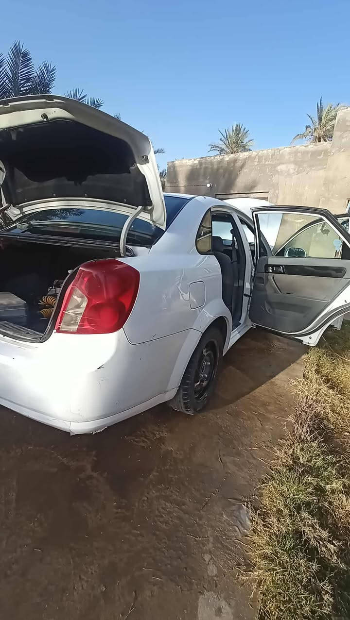 سلام عليكم عندي اوبترا 2011 بيع او مراوس حسب القناعه سياره حلوه ونضيفه محرك وكير خير  من الله تبريد شغال باتري تايرات جديده السياره بيها قطعه نص صبغ مقفوله من التبديل من والضربه وسعر السياره 75 بيها مجال السياره رقم كربلاء باسم واحد عرف ومضمون مكان سياره كربلاء طويريج ناحيه الخيرات رقم الهاتف *********** وبالعافيه علي اخذها
