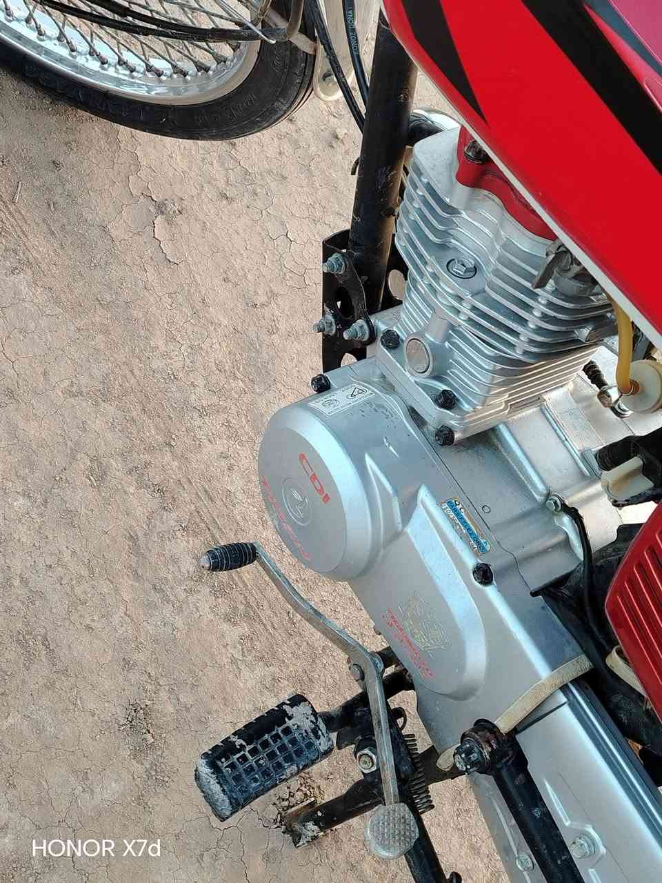 سلام عليكم دراجه للبيع موديل 2021 أوراق كرتونيه ورقه وحده مبدل بس بستم الباقي كفاله عامه وضع شركه متواجد خاص راسل وبيك خير وتدلل السعر 550 وبيها مجال مكاني واسط العزيزيه ***********
