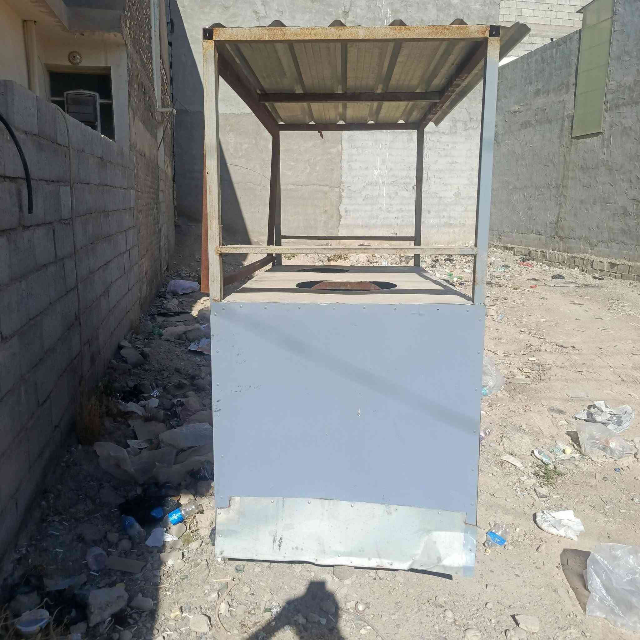 عربانة للبيع مع الغراض هدية وياهة جدر و طباخات عدد اثنين ***********
