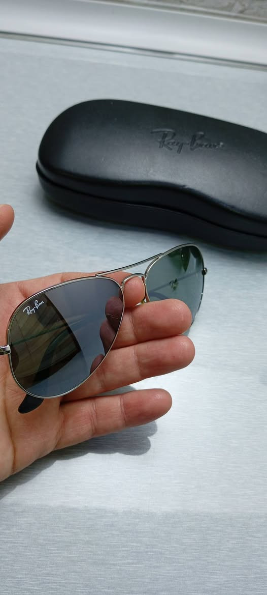 نظارة ماركة راي بان ايطالي ارجنال
موديل: طيارين

قياس:55 صغير لوجه الناعم

عدسات حجر سميك

فلتر:  UV400 لحماية العين من أشعة فوق البنفسجية 

قطعة نضيفة جداجدا 

للاستفسار: واتس اب ***********
