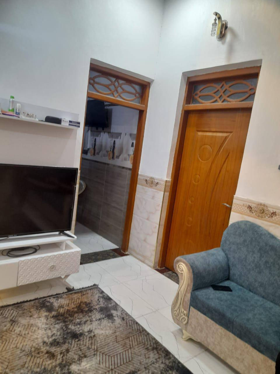 للبيع
بيت ١٠٠م امامي طابق ونص
بناء حديث كونكريت مسلح
سعر ١٧٥ بيه مجال
يقع في صالحيه قرب سيد جابر

يحتوي طابق الأول على غرفه وصاله ومطبخ وصحيات داخليه وخارجيه واستقبال

طابق ثاني غرفه وصاله وصحيات
موبايل للاستفسار ***********
