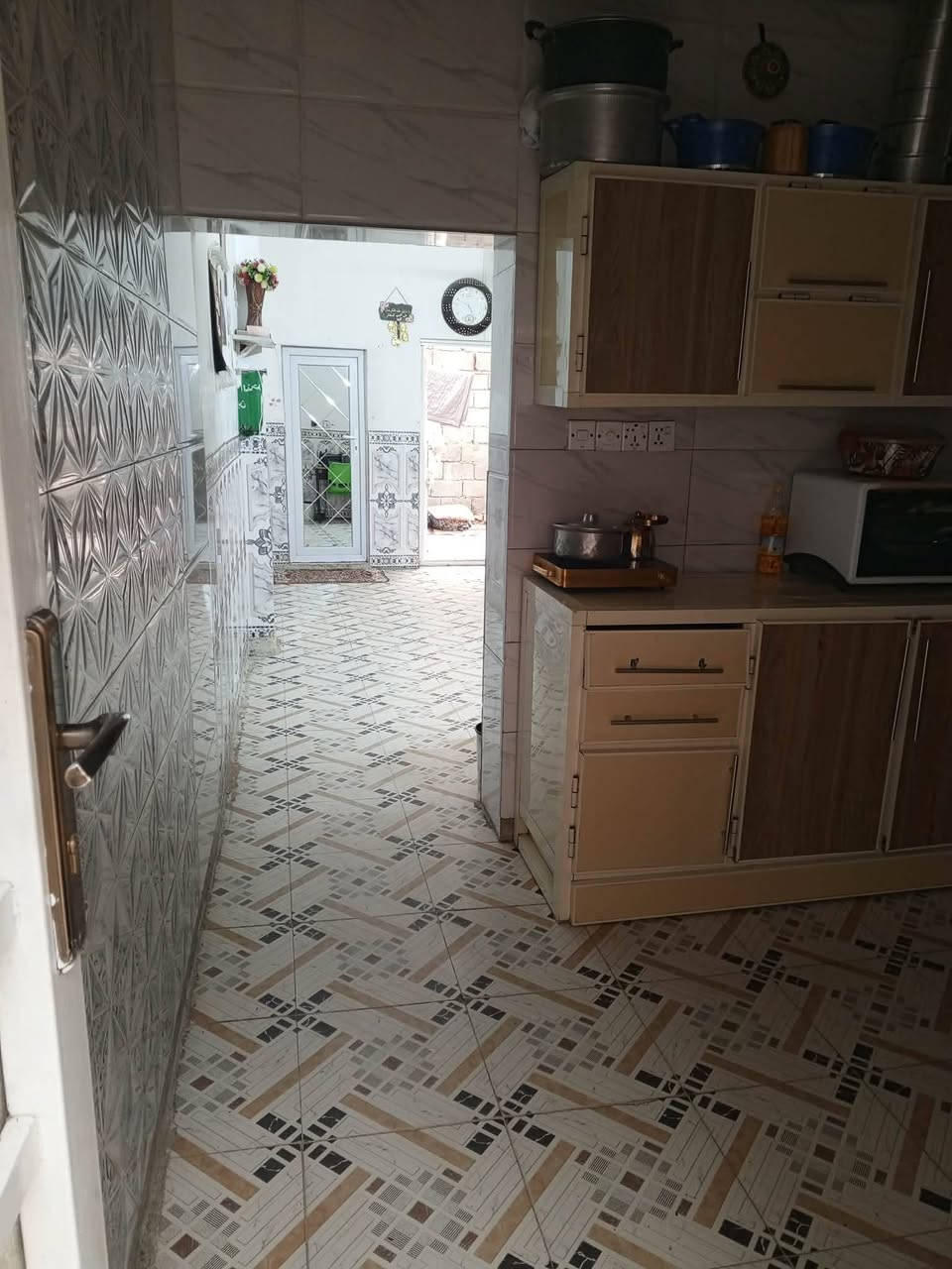 السلام عليكم
بيت للبيع زراعي المساحه ١٥٠ متر العنوان بالسده حي النصر الثاني بظهر المدرسه على الشارع العريض داخل فرع يتكون من غرفه + صاله + ستقبل+ مطبخ + حديقه + صحيات البيت كلش نضيف السعر المطلوب ( 33 ) مليون وبي مجال الاستفسار اكثر / *********** // ***********
