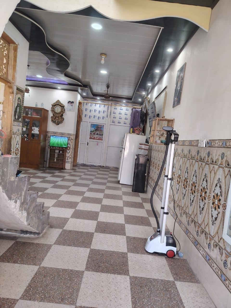 السلام عليكم 
دار للبيع في منطقة البوشناوه طريق حله -القاسم
المساحه500متر
يحتوي على غرفتين 
هول+استقبال+مجمع صحيات+حديقتين
 للاستفسار الاتصال على الرقم التالي 
***********
