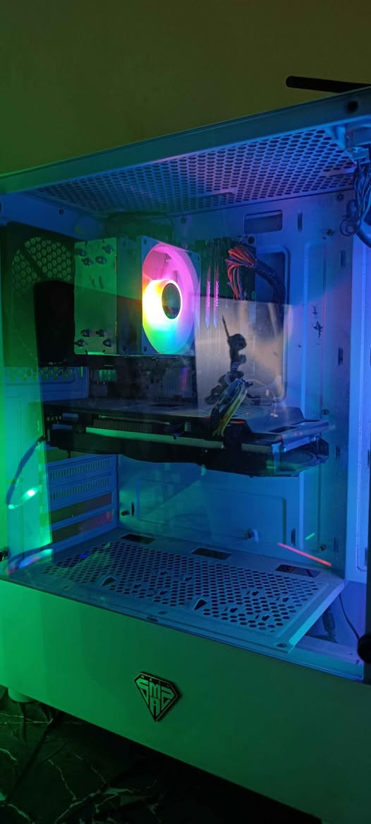 السلام عليكم 
Pc يشغل اغلب الالعاب فوك 100 فريم
المواصفات 
Rx580 
Raizen 5 3600
RAM 16 GB DDR4
M.2.    512 GB
باور 500 واط
كيس ابيض كلش حلو اضائة RGB

الملحقات 
شاشة شاومي 180 هيرتز كبيرة
شاشة ال جي 60 هيرتز  متوسطة
كيبورد AULA F87 PRO ميكانيك
ماوس عادي أخذته ب15
يوبي اس 15 دقيقة 
كيبل ايثرنيت 
توصيلات الشاشات كاملة 

مكاني بغداد الدورة 
للتواصل *********** يوجد واتساب 

السعر 825 الف وبي مجال وانتو تدرون اسعار البي سي شكد هسة مستعجل على بيعتها بغداد, العراق
