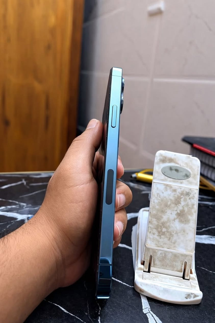 ‎‏سلام عليكم تلفون 12 النظافة 100% البطارية 76 التلفون للبيع السعر 500 وبي مجال رقم التلفون *********** مكاني العلا شارع ستة
