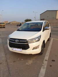 اينوفا • تكسي دبي • ٢٧٠٠