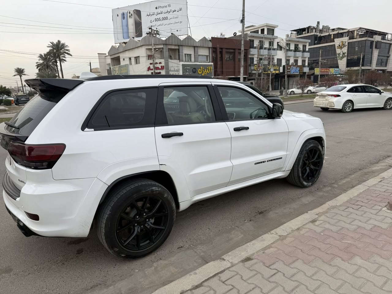 جيب كراند شيروكي فول خليجي موديل 18 ماشيه 140  السعر 240
***********
