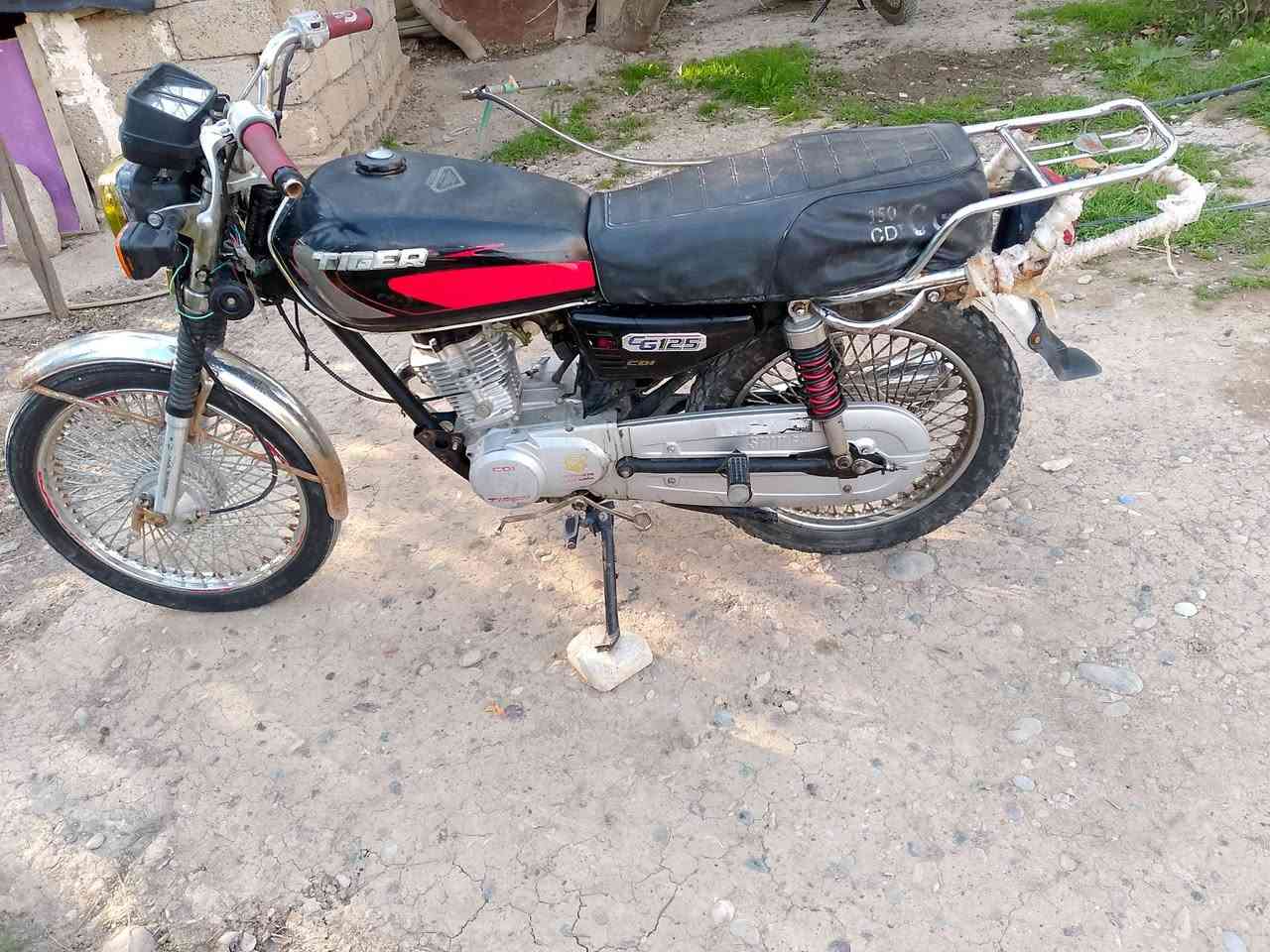 سلام عليكم موطور تايكر 20وزن ثقيل شرط ومعمر جديد موطور لا نضيح دهن ولاش نشاط فول دبلات اربعتهن شغالات كهربائيات كلها شغاله مكينه خرسه شرط السعر 375وبي مجال شي قليل  غير ادهن ولبانزين ما اتحط علي شي المكان قاطع السبعاوين الخالديه الاستفسار اتصال ***********
