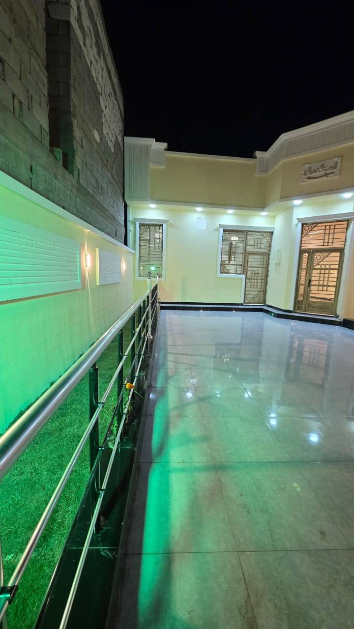 السلام عليكم واسعد الله اوقاتكم
***********
يتوفر بيت للبيع  
سعر بلاش 
#طابو ملك صرف زراعي عراقي سند 25 
مساحة البناء 300 م
يحتوي البيت على 
 3غرف 
ديوان 
مطبخ
صاله 
صحيات داخلي وخارجي
كراج سياره

#البناءجديد 2026 درجه اولى وجاهز من كلشي  منطقه
 هدوئ ومتوفر بيها جميع  
 الخدمات ماء كهرباء مدارس قريبه مستوصف سوك كافة الخدمات متوفره

البيت فارق وجاهز للسكن

#العنوان : بصره ابي الخصيب حي العسكري قرب المحكمه الجديده
( السعر  130 وبي مجال )
***********
