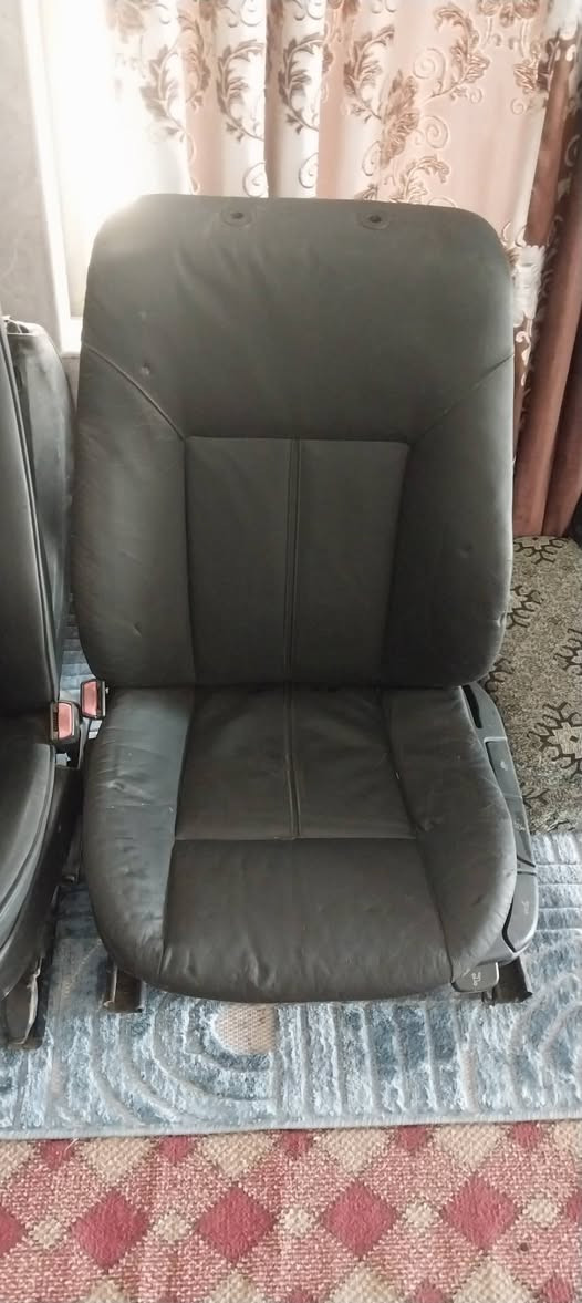 سلام عليكم من رخصة الأدمن المحترم تخم كشنات مخمل اسود ميكانيكي 
كشنات اسود جلد ميكانيكي 
سايق وصدر فقط  تخمين
***********
