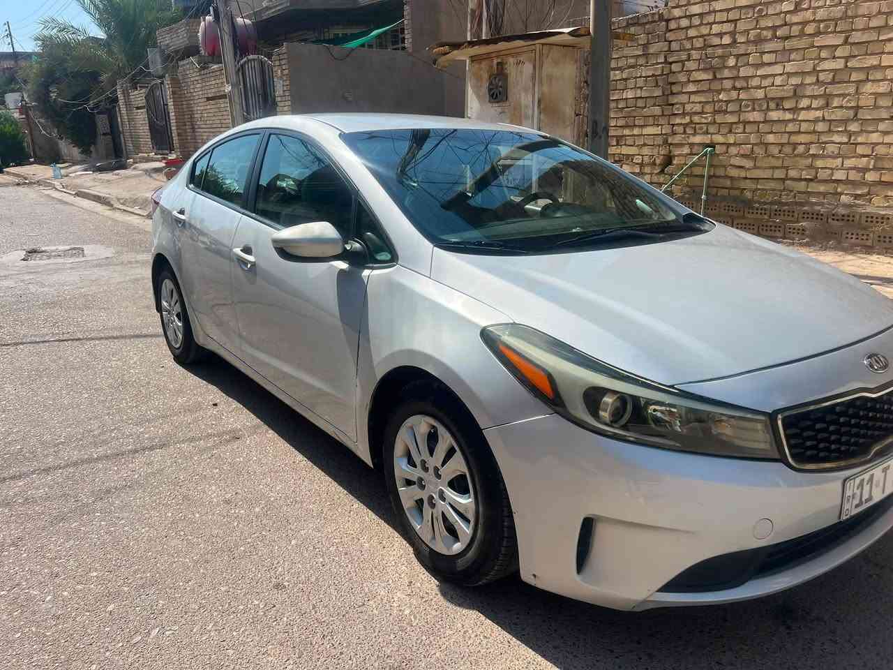 🚗 كيا فورتي 2017 للبيع
المواصفات:
 المحرك: 2000 دوش (DOHC)
 المسافة المقطوعة: 82 ألف كم
 ناقل الحركة (الگير): أوتوماتيك (AT)
 أنظمة القيادة: 3 أنظمة قيادة مختلفين
 التبريد: جديد وشغال 100%
 المميزات: كاميرا خلفية
 الرقم: بغداد حرف ألماني/إنكليزي جديد
📄 الوضعية والسنوية:
 السيارة بأسمي والتحويل ثاني يوم مباشر.
 الحادث: جاملغ أمامي مع ضربة بسيطة بالبنيد (صور الحادث وفحص السونار موضحين بالمنشور للأمانة).
💰 السعر: 128 ورقة وبيه مجال بسيط للشراي الجاد.
📞 للتواصل والاستفسار: ⁠***********
