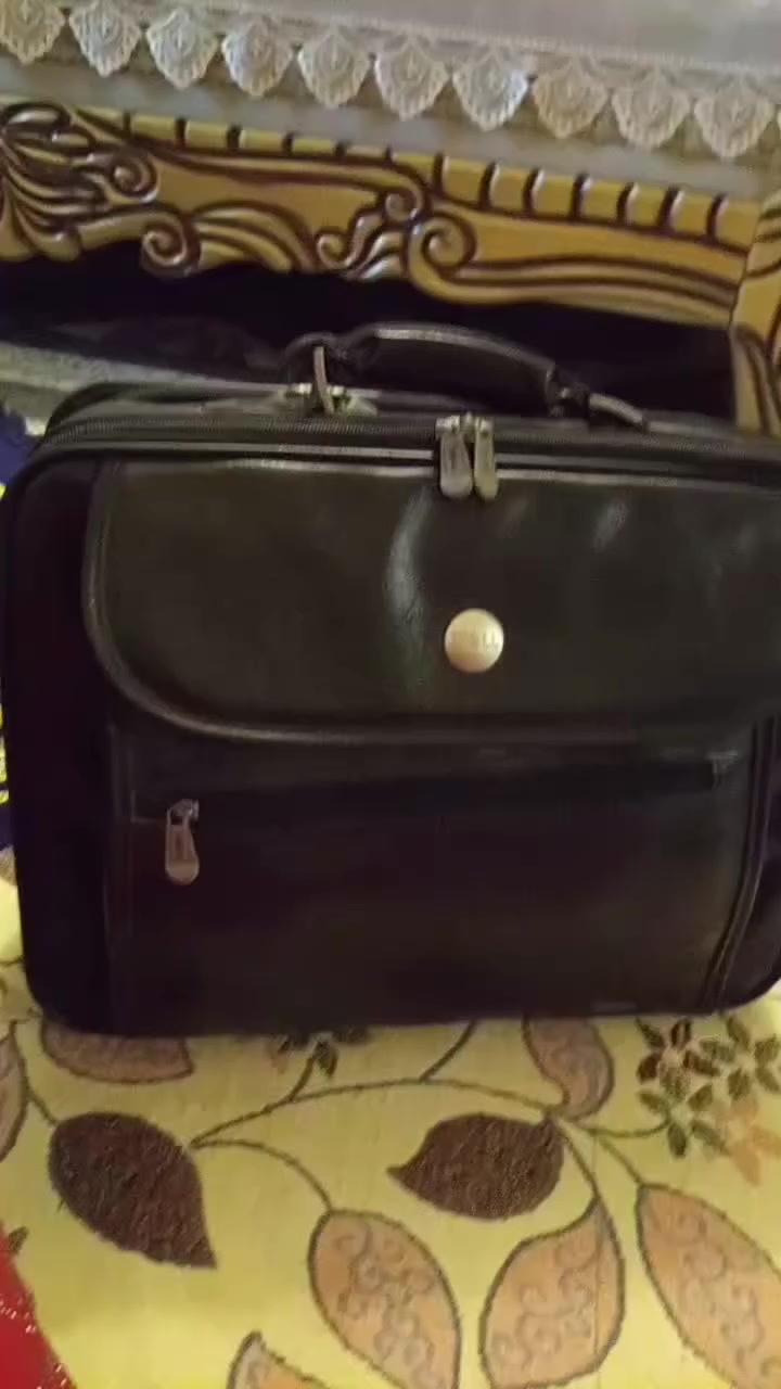 جنطة لابتوب للبيع 
جلد اصلي
سعره 50 وبيه مجال بسيط


**إذا كنت صاحب هذا الإعلان وتريد حذفه لأي سبب، رجاءا أرسل رسالة إلى الدعم الفني**