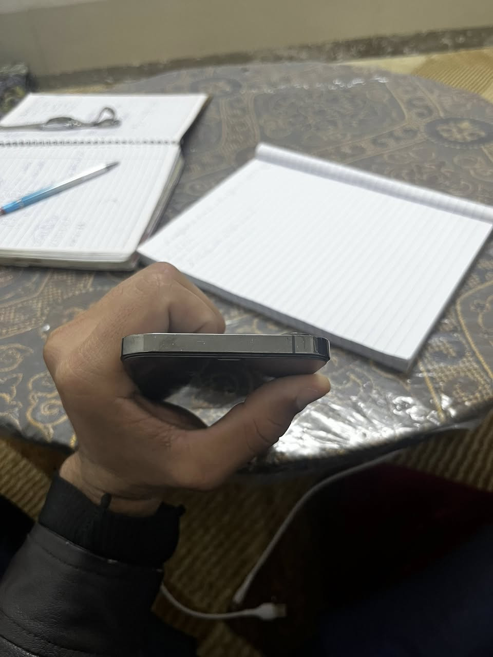 السلام عليكم للبيع آيفون 12برو ماكس
جهاز كله نورمال ما مستبدل بي ولا قطعه 
ذاكره 128
دبل سيم
بطاريا مرفوعه ؟جانت 85فتحت لجهاز رفعت لبطاريا 
كله نورمال جهاز مكفول من كلشي فقط كأمره 2.5بيها رتجاج ب5الف تتصلح 
سعر 425
مكاني موصل جانب اليمن حي 17تموز 
تواصل خاص أو تصال عل ارقام 
***********
***********
