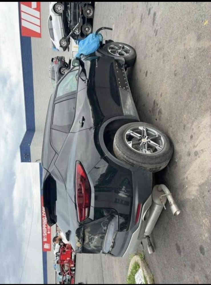 السلام عليكم 

بلايزر 2024 
محرك 2000 تيربو Lt2

السيارة حاليا بدبي 

السعر مطروح بدبي 70 ورقة 

***********
