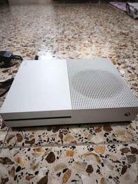 Xbox One S • سعة ٥١٢ • يد تجارية