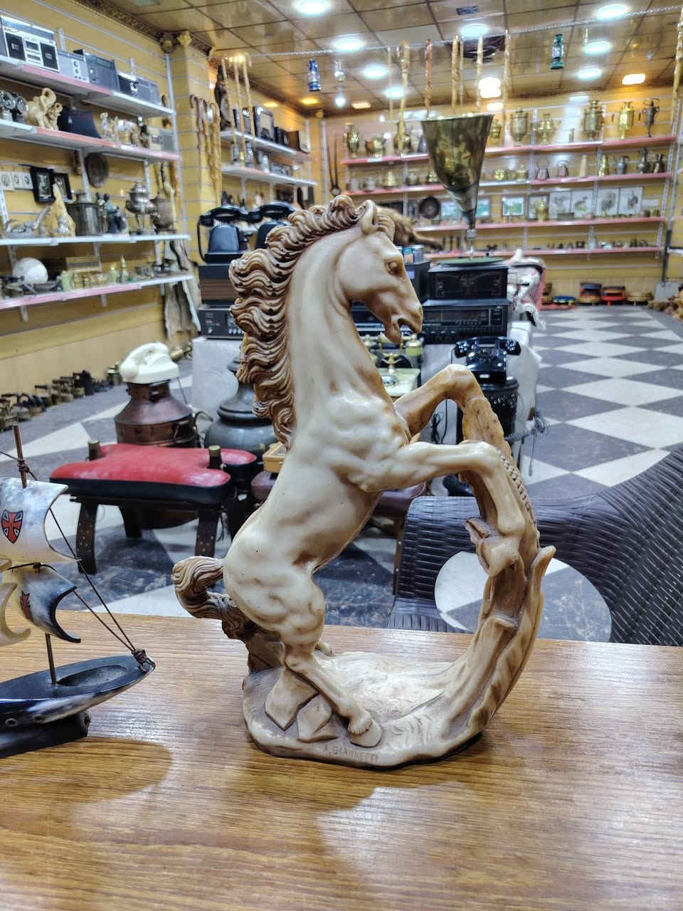 حصان إيطالي صنع مختوم من عجينه هولنديه شغل يد الأرتفاع ٣٦سم
واتساب *********** العنوان ديالى خانقين يوجد توصيل
