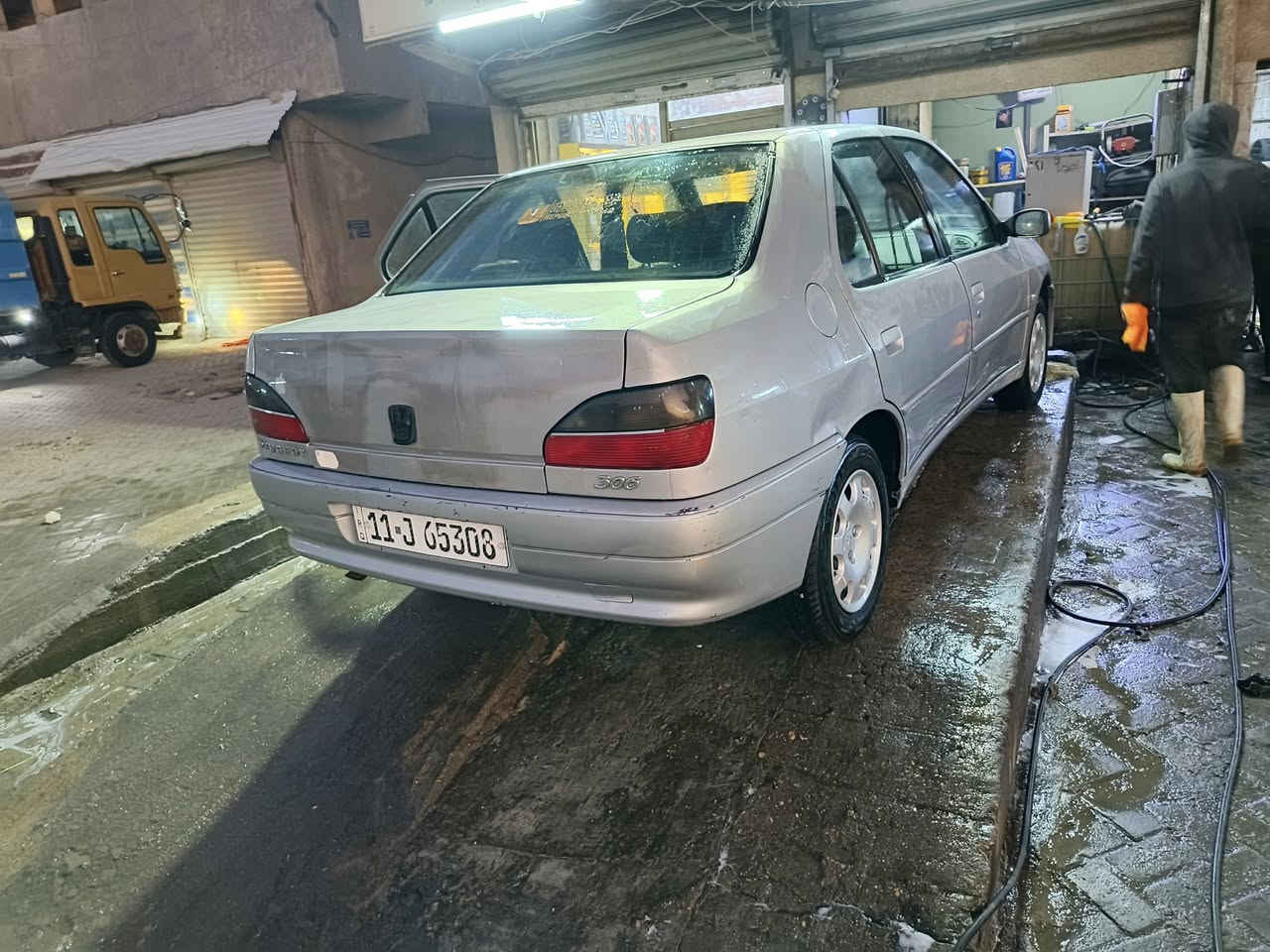 السلام عليكم بيجو 306 للبيع
موديل 2001 رقم بغداد مكينه جديده
باور ستيرن جديد
مشط ستيرن جديد 
قلايج جديده 
نوزلات + مصطره + فيشه جدد 
بلكات جدد
جوزه دهن باور جديده
صدر جديد 
تايرات جدد
فيت بم + كلاص جديد
هزه جديده شرط التحويل
مكانها بغداد السعر 43 وهذا رقمي ***********
