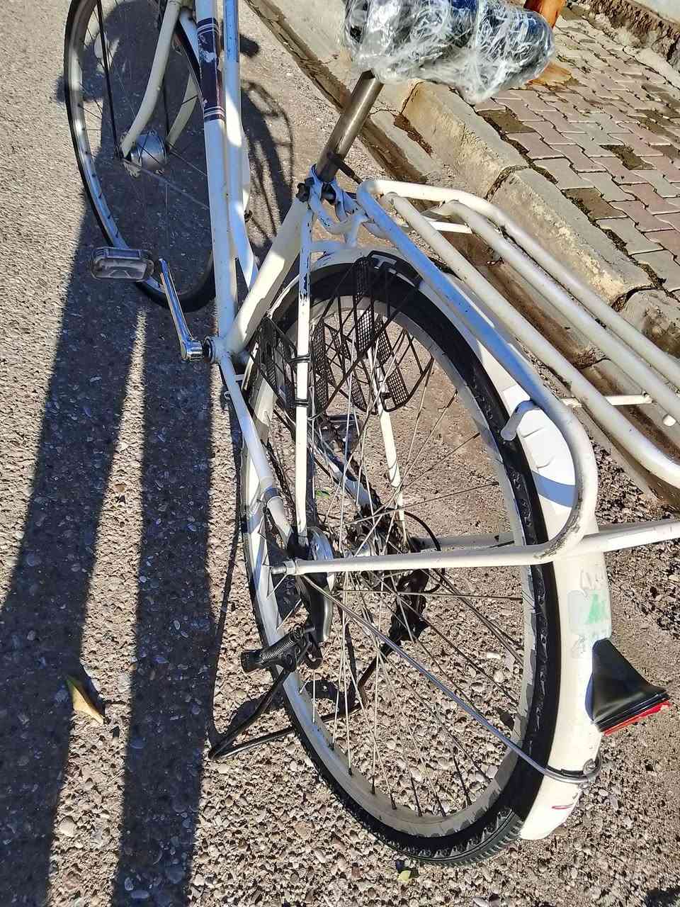 السلام عليكم للبيع حجم 26 كير حساس كامل السعر 75 بي مجال بسيط رقم ***********
