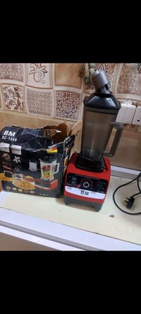 ٣٠ • إلكترونيات