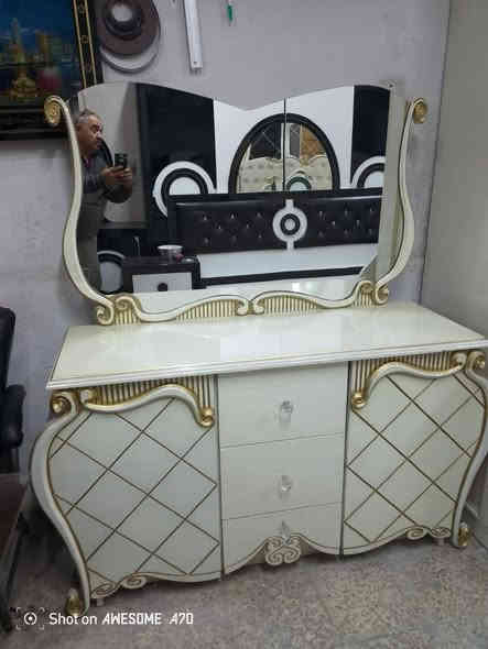 غرفه فوة نظافه يخبل مع دوشك ٧ قطعه غرفه ظخمه 
سعرها ٣٨٠ مع دوشك طبي 
تواصل على وتساب ***********
