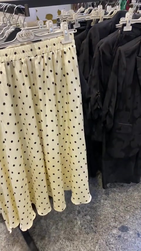 ⁨	زبائنا طلبو مني انزللهم الستوريات بفيديو او منشور  ويدللون علينه🫶🏻 هاي بعض الموديلات اللي نزلت وطلبتوها بكثرة 💙❤️ .. اسحبي الشاشة للبسار وكملي بقية الفيديوهات ✨💫 . .. سعر التوصيل 5 الاف دينار  بغداد وكل المحافظات . العنوان : بغداد الدورة سوق الاثوريين شارع نادي المجتمع العائلي رقم الهاتف ***********___*********** . . . . . . #ملابس #ازياء #اكسبلور_فولو⁩
