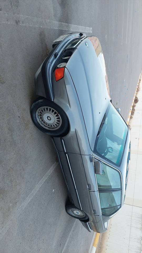 رجائا رجائا اقرء المنشور قبل لتتصل السلام عليكم الحلال للبيع طبعا ماكو داعي احجي علنضافه الصور تحجي سياره بلاد واحلى من الصور واكو فديو للسياره يوضح نضافتها وارد خليجي موديل 93 بجم عريض محرك مسكر كير تمساح فول مواصفات  بدون ضربه او خياس او تبديل مصبوغه جماليه فرن درجه اولى وعندي صورها قبل الصبغ جانت جارده فقط مكفوله من الطعجه والشخط  تبريد قطعتين وي السويج كشنات دبل كمبيوتر دبل جكمجه حداديه جديده امامي خلفي مكينه لاتنقيص ولا تبخير كير تمام حماوه ماكو للعلم السياره جديدا جدا واحلى من الصور بعد واكو فيديو بلتعليقات يوضح نضافه السياره بدون خاص رجائا اسأل علعام واجاوبك او اتصل على *********** اذا ماعندك رصيد اتصل وتساب السعر مناسب علق تم يوصلك والشراي يجي ومارجعه للعلم السياره جديده بلنسبه الاخواتها بس تبقى عمرها ٣٥ سنه يعني فدوى للتفستق براسي عندك فلوس روح اشتري حديث
