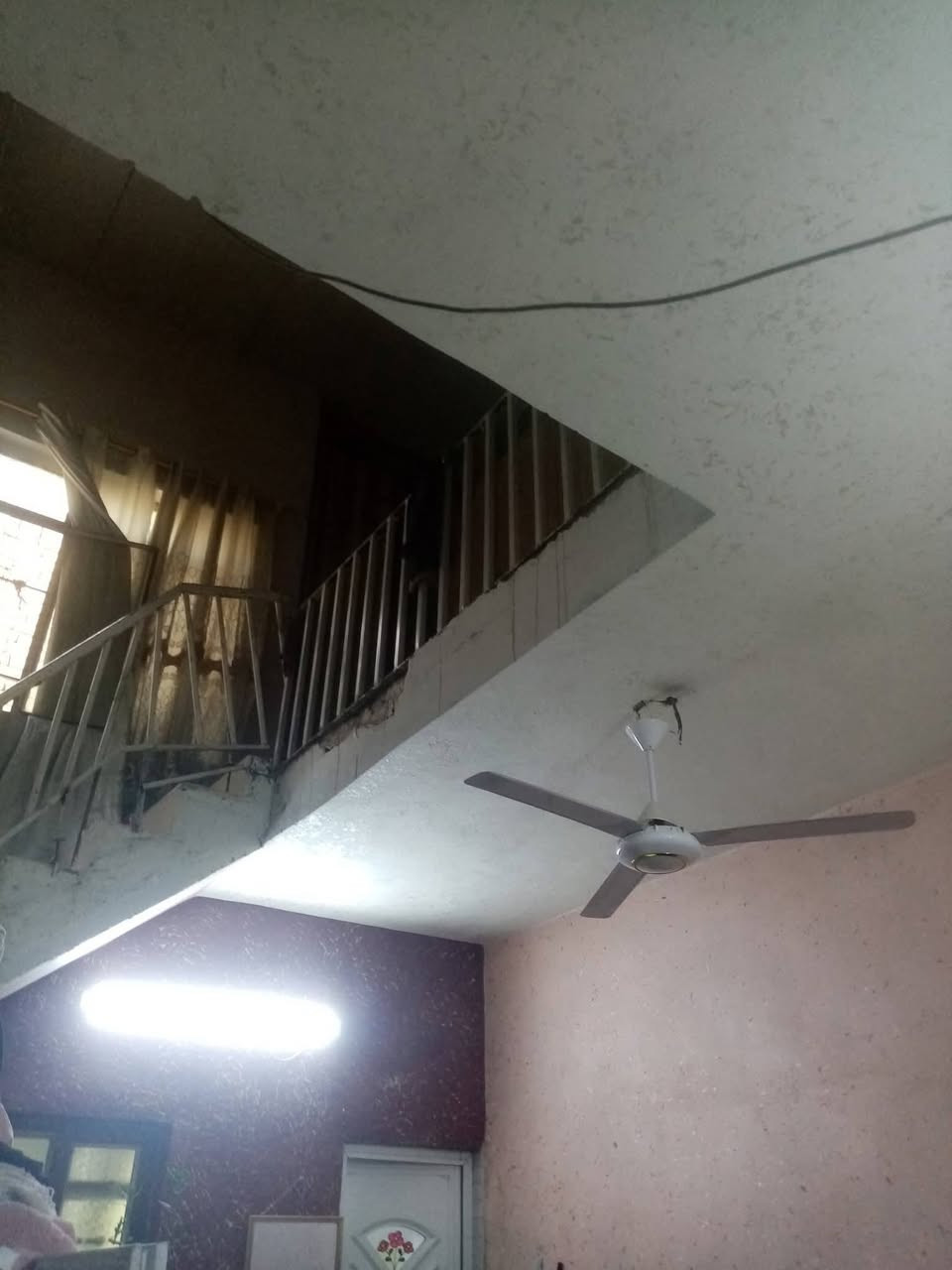 مشتمل للبيع تجاوز المساحه ٦٠ متر طابقين بغداد  الأمين الثانيه قرب فالح الاتصال كامل خدمات بشارع مبلط وسط البيوت الطابو كامل واتساب *********** السعر ٤٥مليون  وبي مجال
