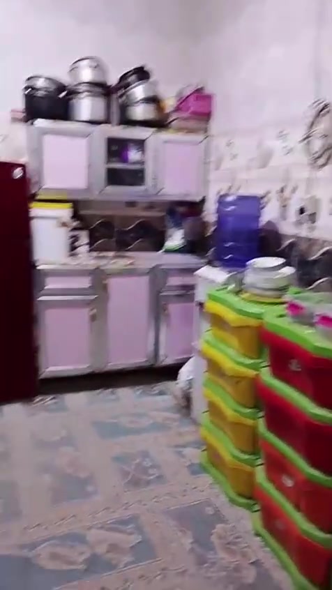 شقه للايجار طابق ثاني درج خارجي غرفتين وصاله ومطبخ سيراميك لفوك حي الأمين قرب مدرسه هاجر قرب مول الأمين خط انترنت خط مولد الشقه جديده ونظيفه جاهزه للسكن للتواصل *********** بيه واتساب
