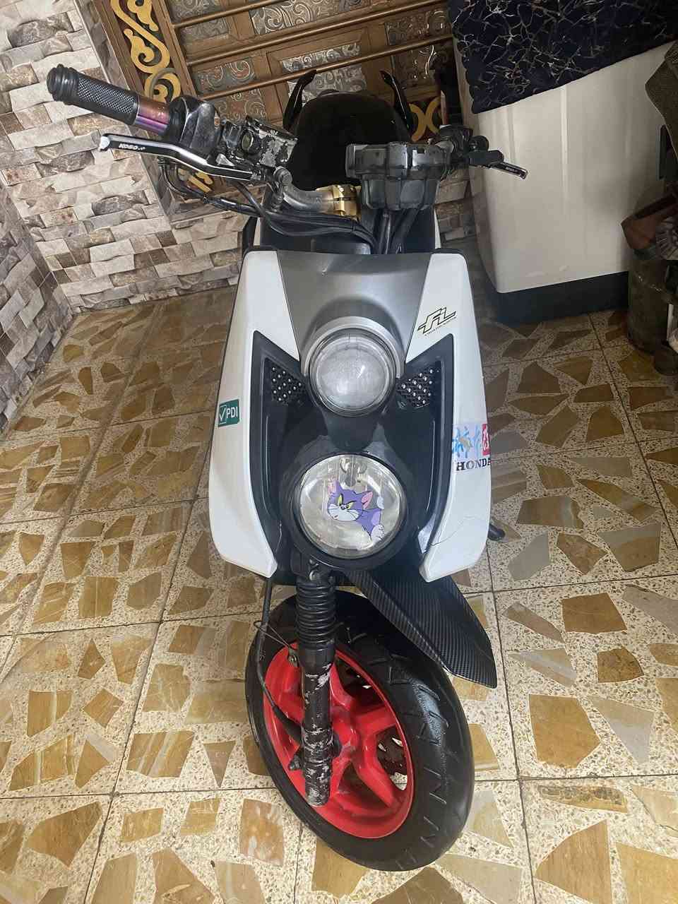 السلام عليكم سكنس جبلي للبيع موديل 2012 دراجه كدامك خير من الله السعر ١٢٠٠  هاذ رقمي ***********
