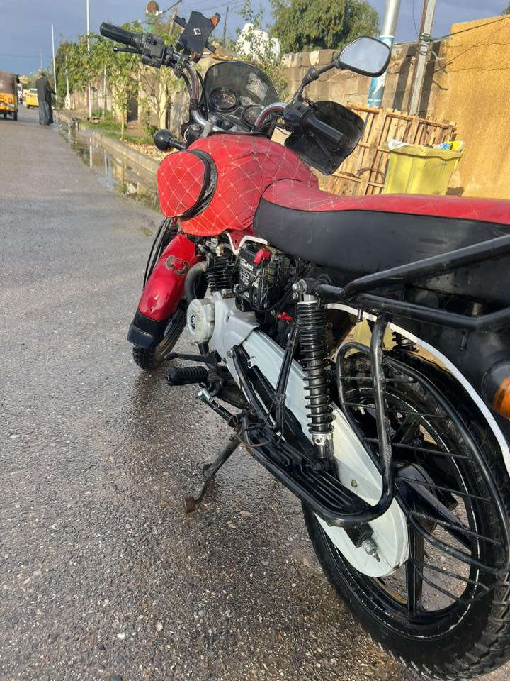 السلام عليكم ورحمة الله وبركاته
دراجة بوكسر احمر 2021 نظيفة مرقم سنوية باسمي تحويل ثاني يوم دراجة نظيفة كهربائيات شغالة كاملة. الدراجة بيها خيط بخار  السعر مليون ونصف وبيها مجال حك الجية. مكانها بغداد جسر ديالى القديم. للاستفسار الاتصال على الرقم ***********
