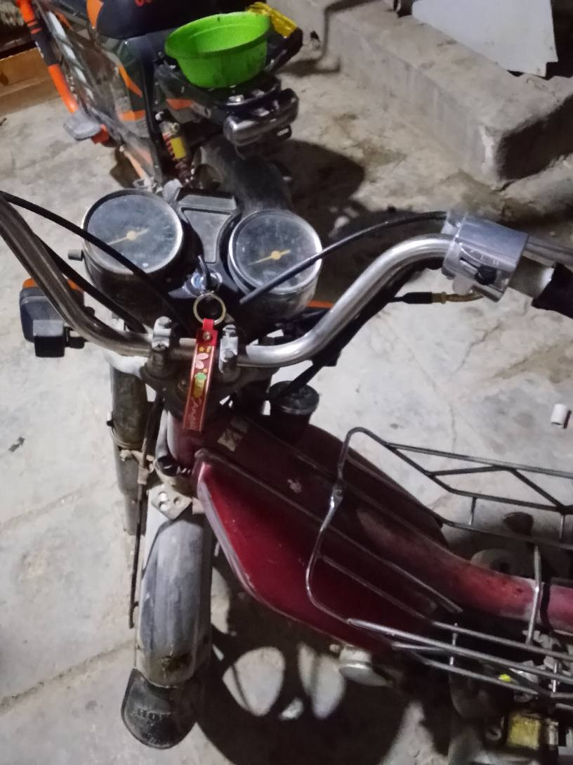 دراجه سبعين هندي برخص التراب 
دراجه كفاله من كل شي ونضيفه حيل
كير عادي نمر دراجه حلوه ونضيفه حيل
رايدها ب300 وبيها مجال
لحك ياولد لحك
مكاني بصره مطيحه
***********
دراجه سبعين هندي برخص التراب 
دراجه كفاله من كل شي ونضيفه حيل
كير عادي نمر دراجه حلوه ونضيفه حيل
رايدها ب300 وبيها مجال
لحك ياولد لحك
مكاني بصره مطيحه
***********
دراجه سبعين هندي برخص التراب 
دراجه كفاله من كل شي ونضيفه حيل
كير عادي نمر دراجه حلوه ونضيفه حيل
رايدها ب300 وبيها مجال
لحك ياولد لحك
مكاني بصره مطيحه
*********** البصرة, العراق
