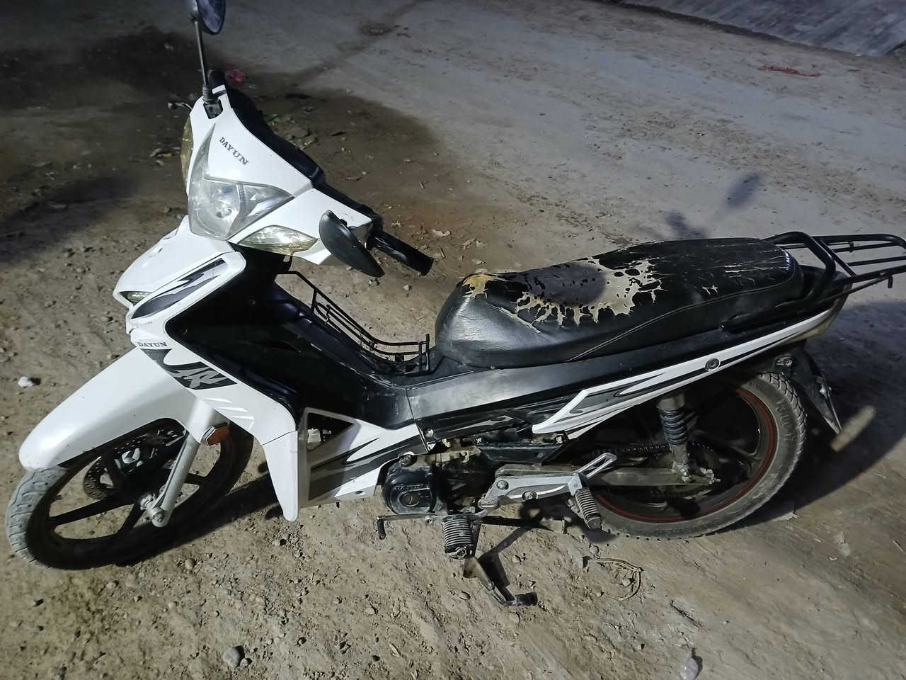 السلام عليكم ورحمة الله
هاي الدراجه للبيع المحرك مكفول الكفرات الوراق سليمة منفيزز رقم صاحب الدراجه (***********)
