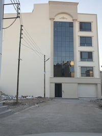 توجد شقق لليجار داخل مجمع الضابط السكني تتكون البناية من ١٢ شقة سكنية ...