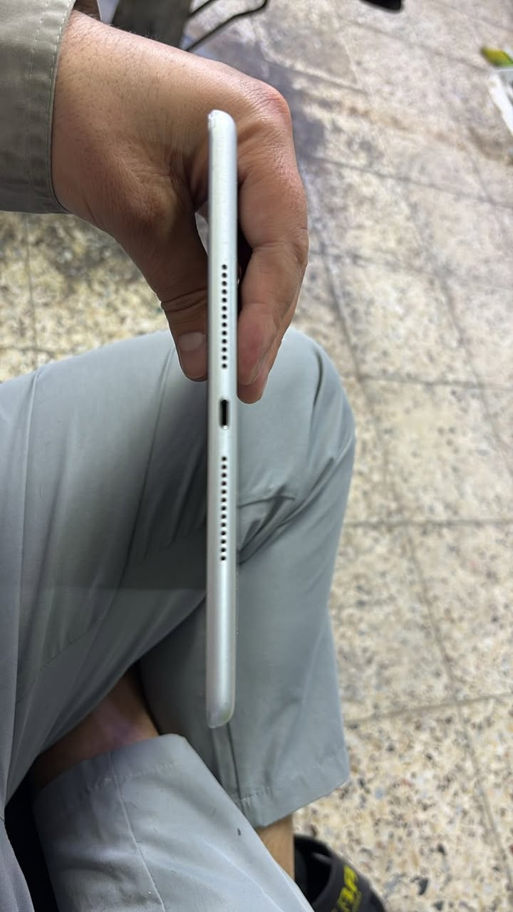 السلام عليكم iPad 9 ذاكره 64 جهاز حيل نضيف و بلادي السعر 225 مكاني بغداد حي الجهاد للتواصل واتساب ***********
