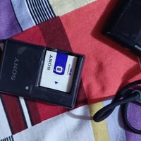 كامرة سوني للصور والفيديو  شاشه لمس  دقة عالية كامله 1080 وياها شاحنه ...