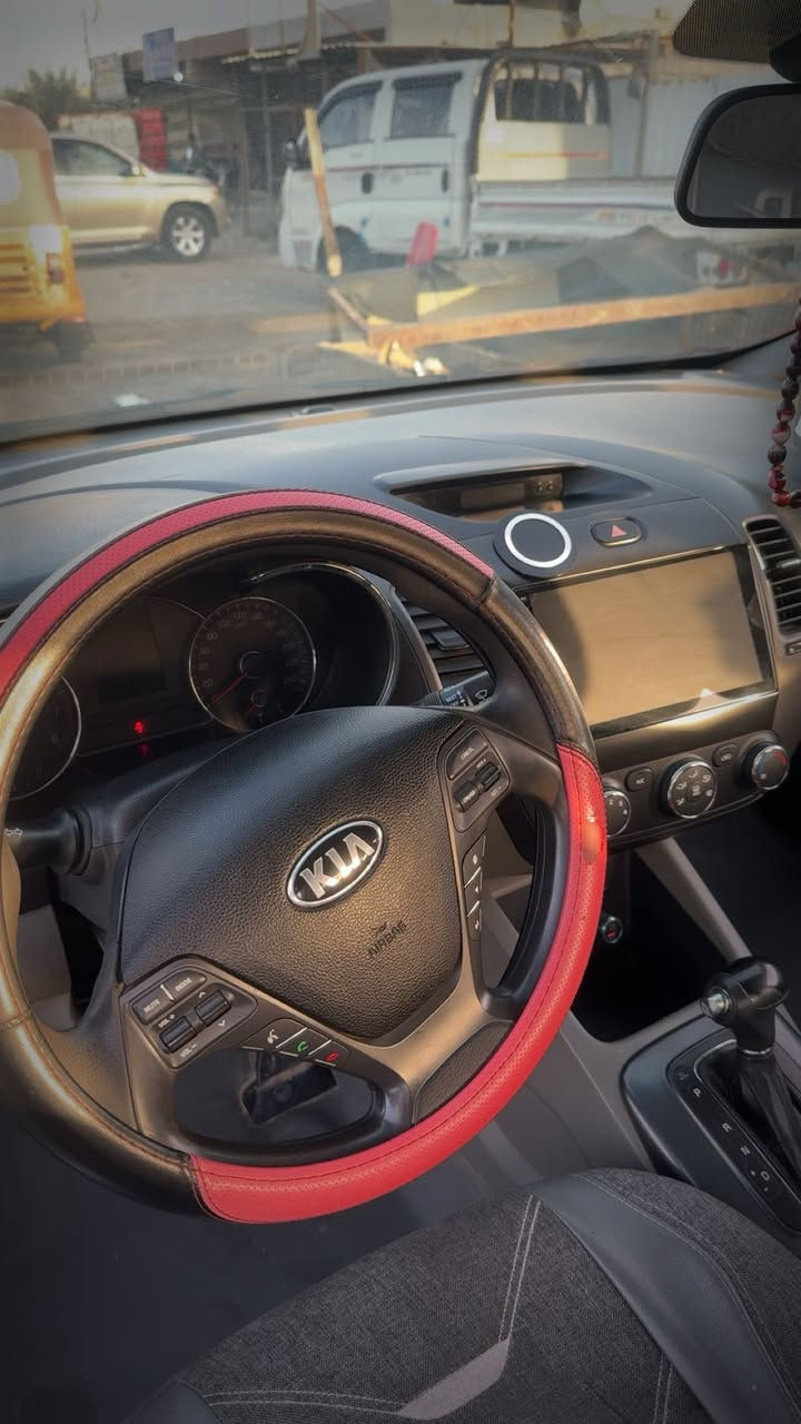 السلام عليكم كيا سيراتو مديل 2016خليجي محرك 1600مكينه دوش رقم بغداد انكليزي ضربتهه مثل ما موضحه بل سونار طخه بل باب السعر 117وبيهه مجال عنواني بغداد ***********
