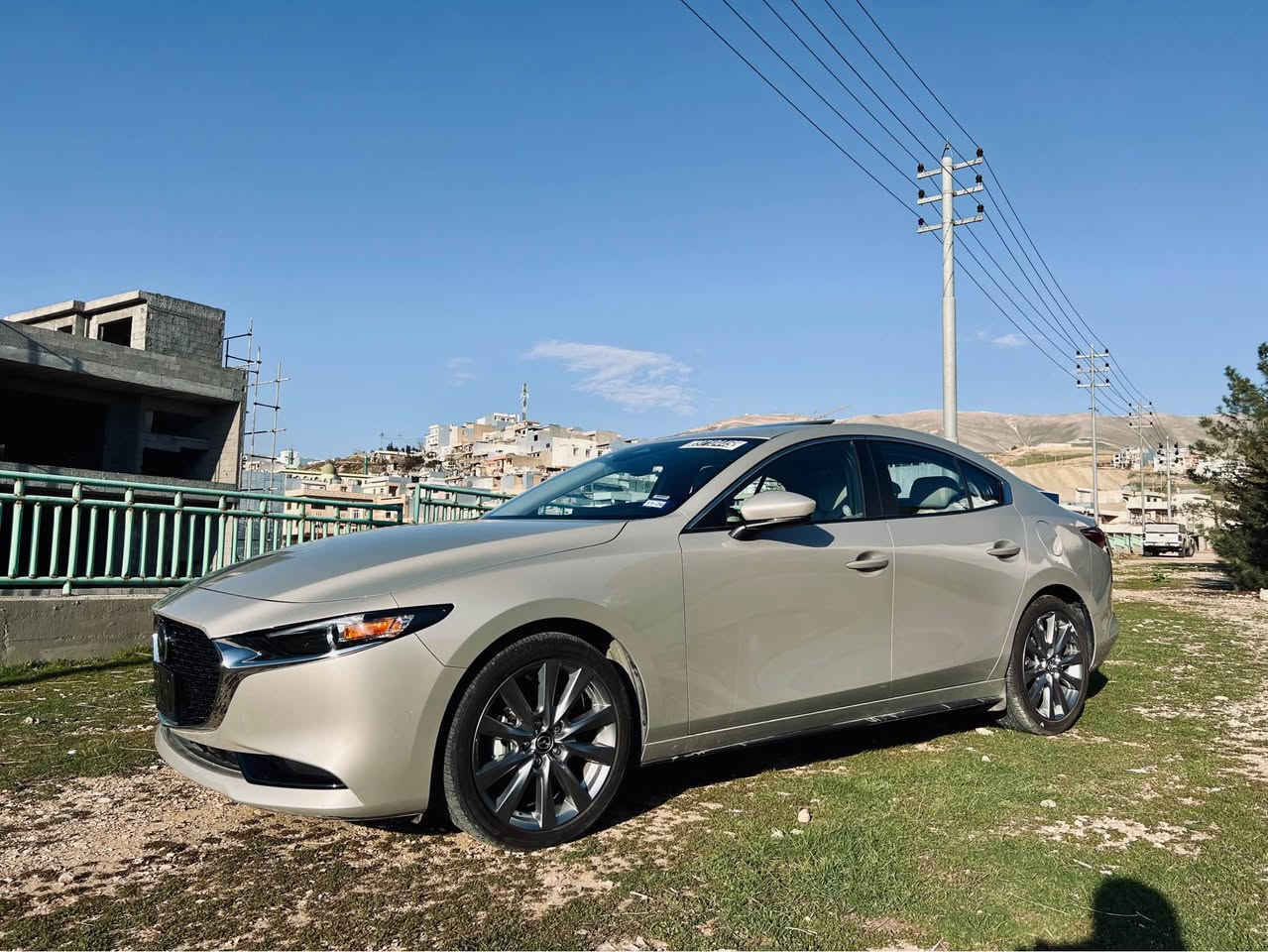 مازدا ٣ مۆدێل ٢٠٢٥ مواسەفاتی پریفێرد تەنها ٨٠٠٠ میل ڕۆیشتوە سەیارەکە زۆر جوان و بێ نوقسانیە مواسەفاتی فولە تەنها ٥ کامێراو داتا شۆ نیە هەموو مواسەفاتەکانی تری هەیە بێ تۆربۆ  ژمارە کاتیە ٣ مانگ مۆڵەتی کاتی هەیە نرخی ١٤٠ وەرەقەیە بۆ زانیاری زیاتر پەیوەندی بکە بە *********** السليمانية, العراق
