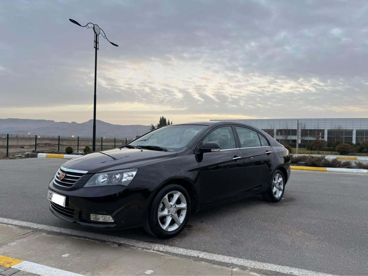 جیلی ئێمگراند٧ مۆدێل ٢٠١٣ سەنەوی تازە بێ بۆیاخ تایەی تازە گێڕ و مەکینە کرۆلا ٨٠ هەزار ڕۆیشتوە لە شەریکەوە یەک دەستە فول مواسەفات ڤۆلیۆم سلایت کوشن کارەبای سعری ٦٣ وەرەقە و ماعامەلەیکی برایانە *********** السليمانية, العراق
