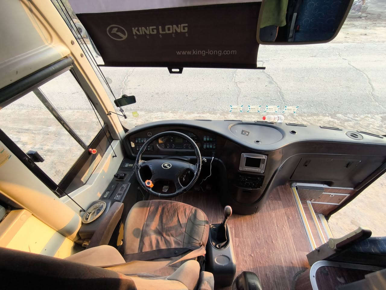 السلام عليكم باص كينك لونك 2016 مكينه وكير وحداديه كفاله 34راكب كشن سياحي  استفسار تصال ***********
