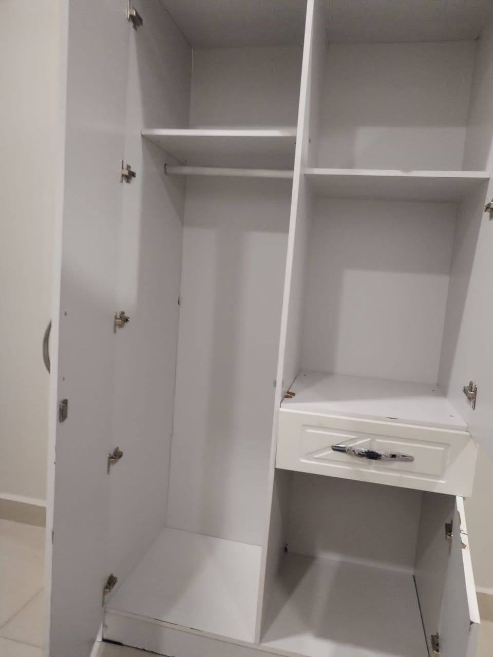 كنتور للبيع
مثل ما وضح بالصور 
السعر 100
مكاني مجمع السلام السكني الجديد 
للاستفسار الاتصال على الرقم
***********
