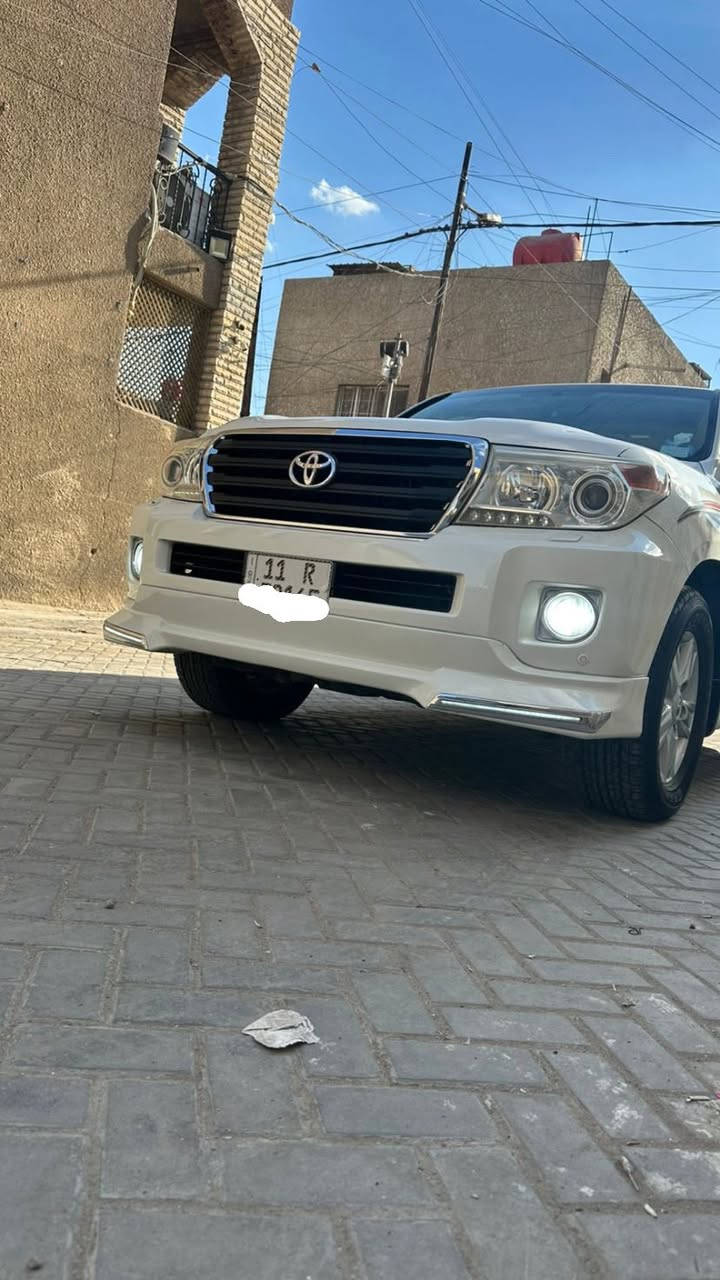 سلام عليكم لاند كروز الفين 13 سياره جديده بمعنه الكلمه مكفوله كفاله عامه تخم تاير اصلي شده قبل شهر سياره ماشيه 80 الف حقيقي يعني بعده بريحت شركه استعمال شخص واحد من الفين 13 ولحد هسه سياره نضافه فول من كلشي مكفوله سياره 6 سلندر سياره مفوله موصفات غراضه كله موجوده سبيره بعده مانازل بعده بشركه سياره بسمي تحويل ثاني يوم خابرني وتدلل هذه رقم صاحبه سياره انتصل وبيكم خير وتدللون سعر ويه النتصال رقم ***********
