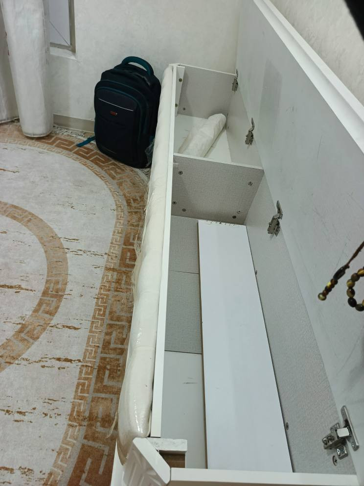 للبيع الزوليه عدد 2 قياسهن 220×160 الوحده ب15 الف اخت الجديدة والشازلونه جديده مكفت بلغرفه السعر 80 الف 
الاتصال وات ساب ***********
