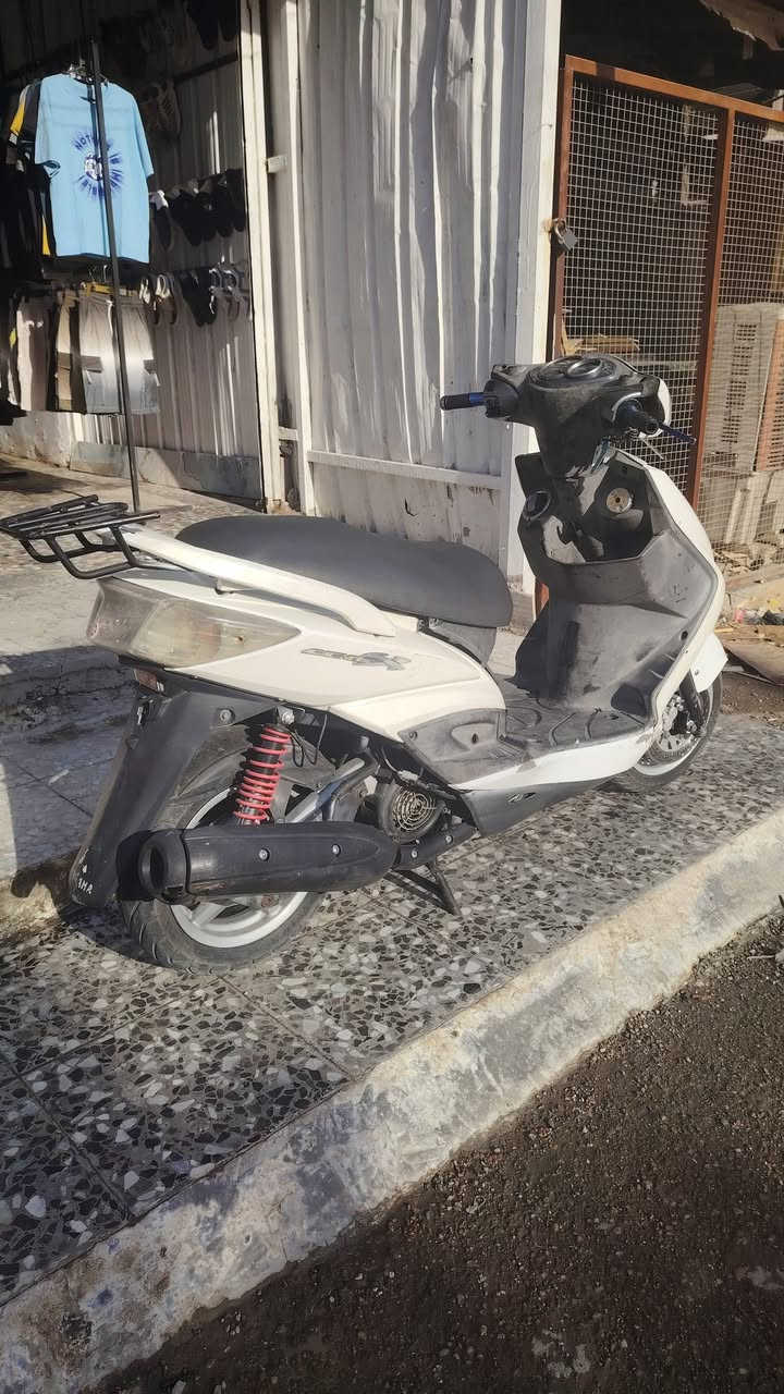 السلام وعليكم سكنس فحل ياباني قبق نفخ ستان كهربائي نوزل خطين الدراجه نضيفه كهربائيات كله شغاله نكره بكل وقت مكينه مكفوله لا نضوح ولا تبخير فقط بيه صوت زنجيل خفيف  لو تفيلس ماعرف شنو لايت زنون مكينه بلاديه كفرات بلادي تايرات جديد السعر 500 و بيه مجال بصيط  عنواني بغداد العبيدي الاستفسار ع رقم *********** موجود واتساب
