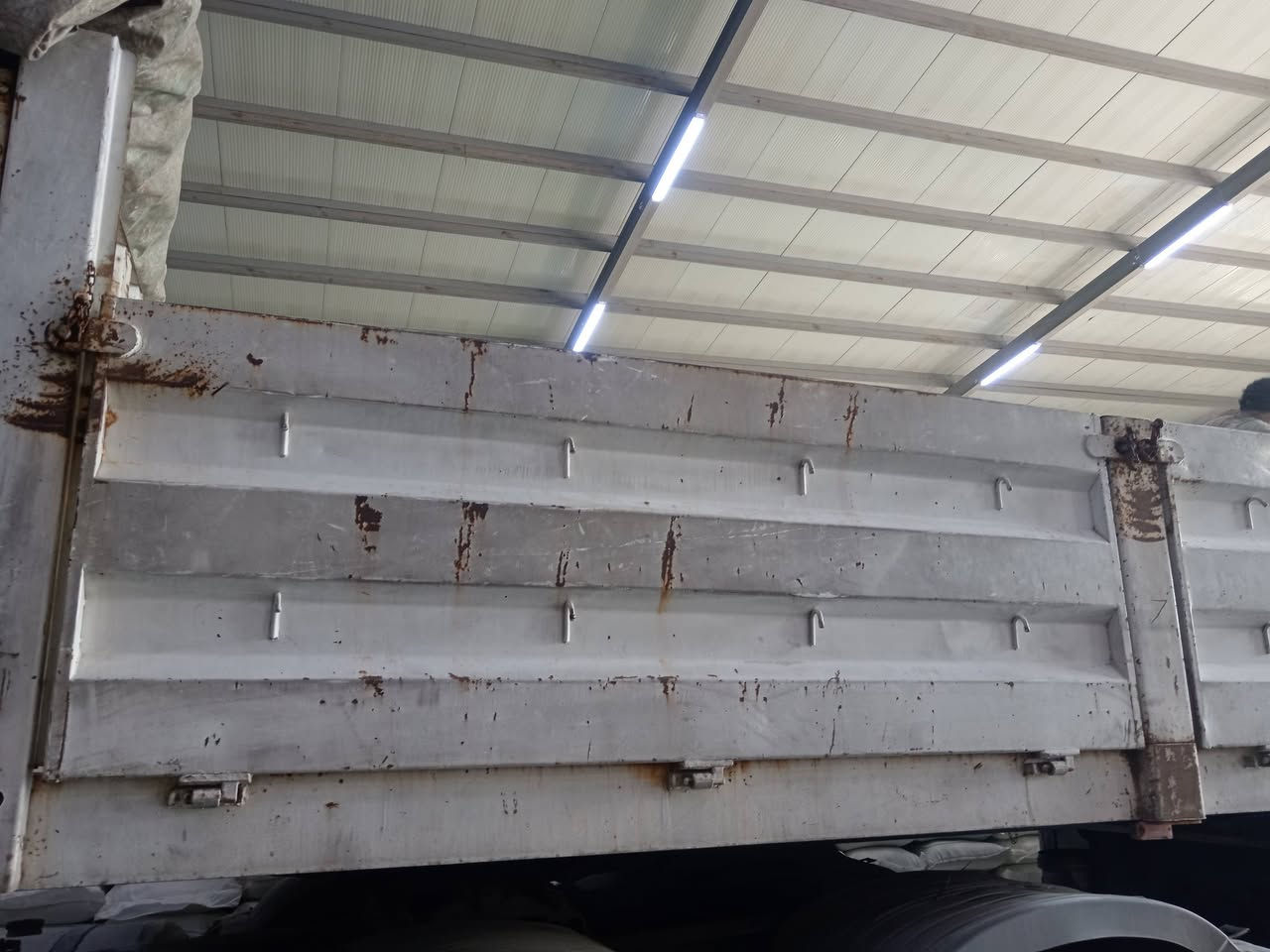 جناب للبيع طول ١٣ متر ارتفاع ٨٥ سم كاملات تكم اباب الخلفي


**إذا كنت صاحب هذا الإعلان وتريد حذفه لأي سبب، رجاءا أرسل رسالة إلى الدعم الفني**