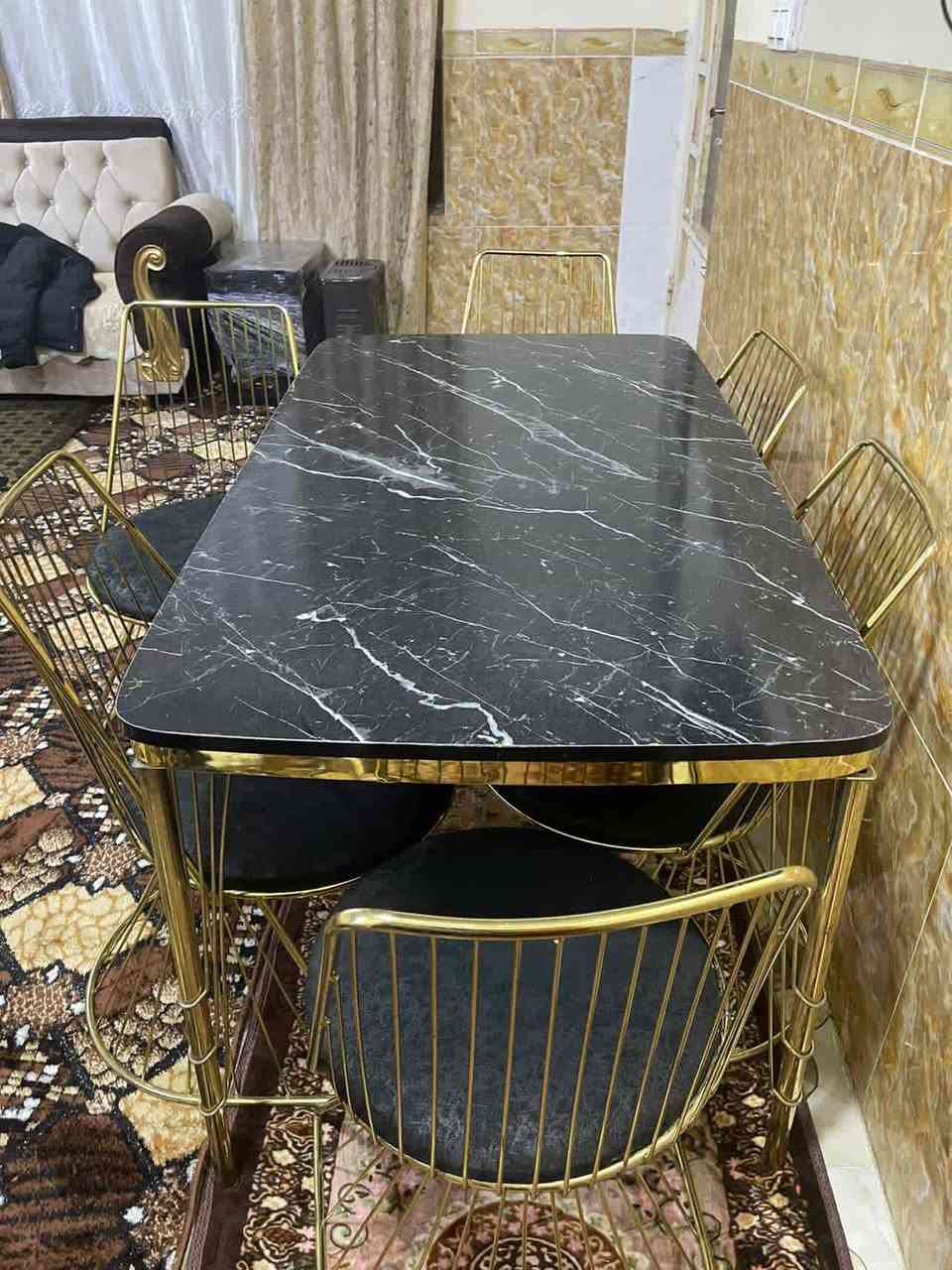 ميز طعام 🥘
معاه 6 كراسي 
داخل الموصل السعر 210 بي مجال للطيبين 
***********
***********
